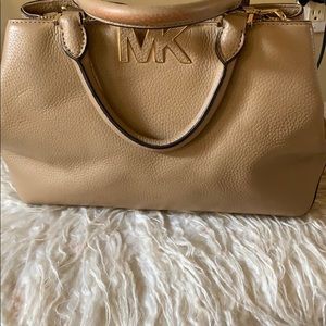 Hand bag/ shoulder bag